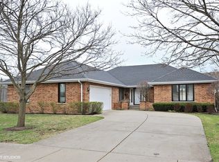 775 Castlewood Ln, Deerfield, IL 60015