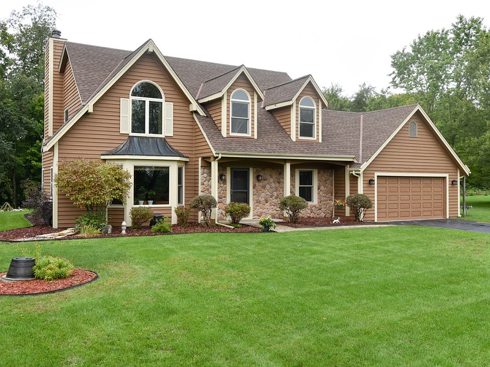 1st image of 2073 Deerfield Dr