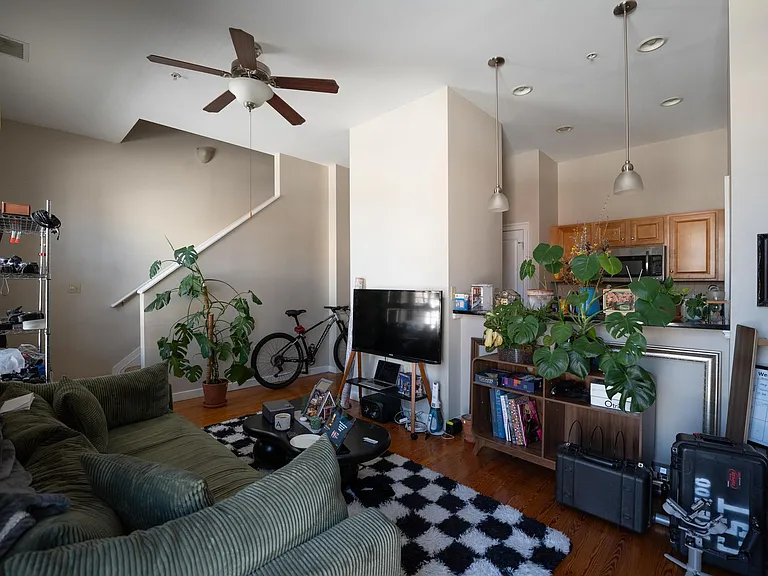 125 W. Saratoga St — Photo 2