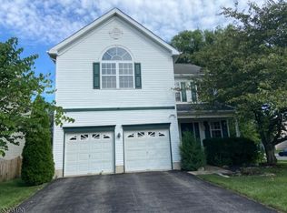 1205 Burrows Dr, Stewartsville, NJ