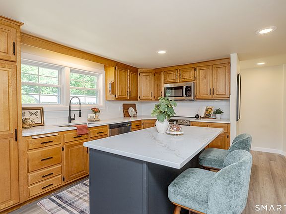 5th image of 249 Pond Hill Road