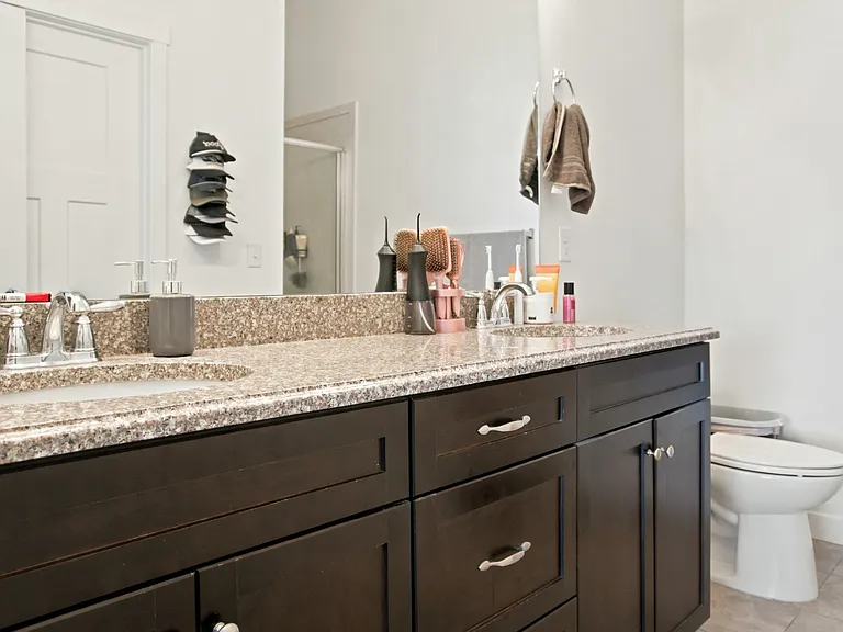 1096 W Emerald Pools Ln — Photo 9
