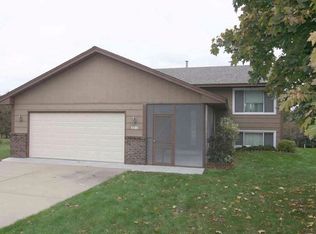 1380 Marigold Cir, Victoria, MN 55386