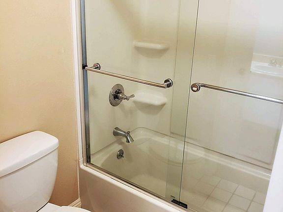 4th image of 824 N Pasadena Ave APT 3