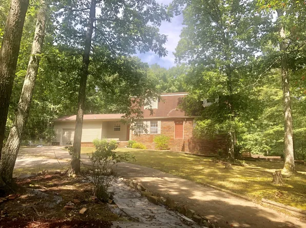 203 Rustling Oaks Dr, Waverly, TN 37185