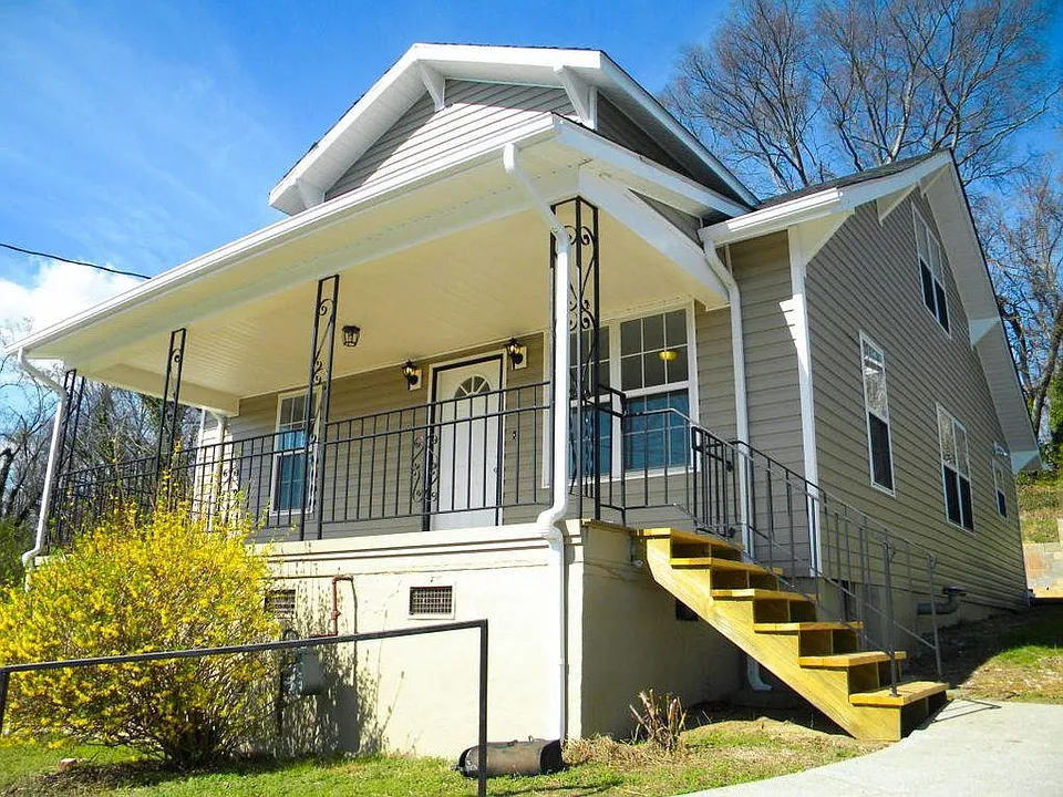 1305 Moses Ave