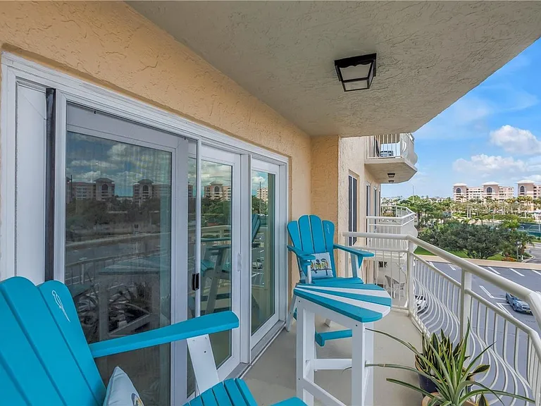 4900 Brittany Dr S #611 — Photo 14