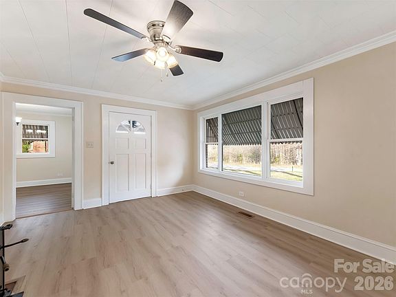 4th image of 5851 Tuckaseegee Rd