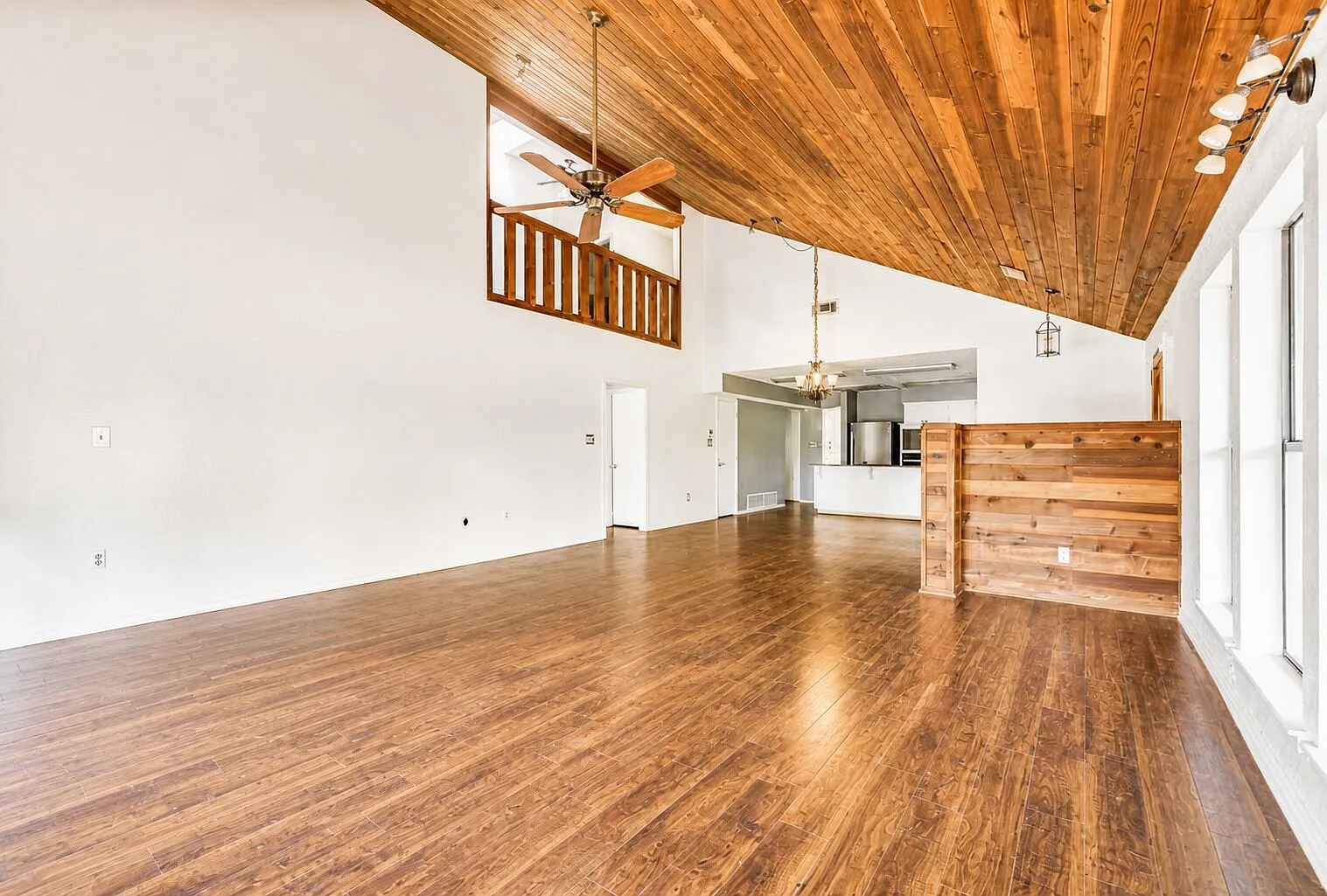 3 bed, 2.5 bath, 2450 sqft, $2,500 — Photo 2