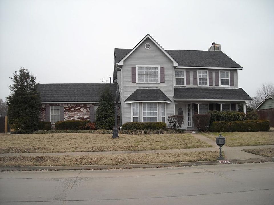 1st image of 2424 Westwood Dr