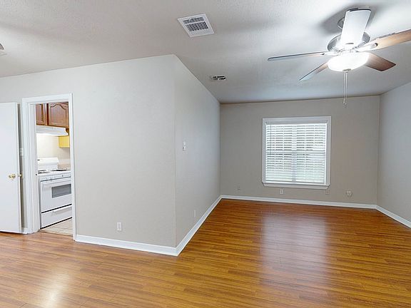 3rd image of 254 Englewood Dr