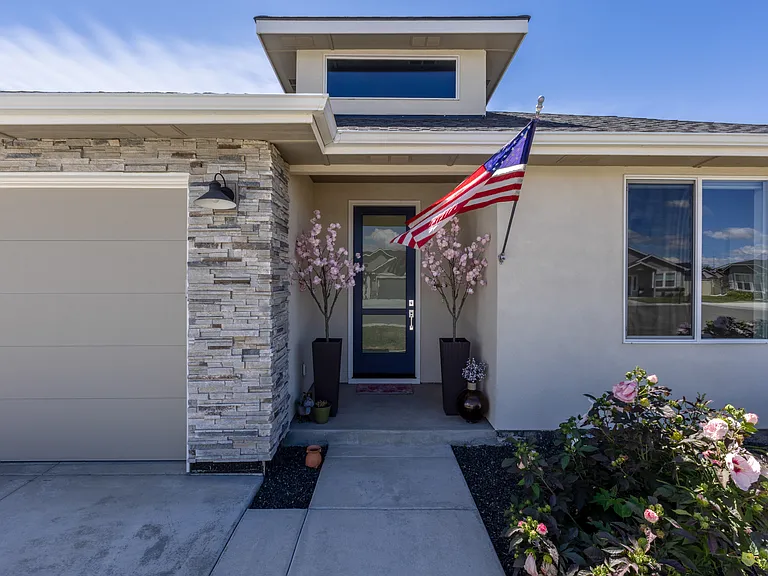 2589 E Jonagold Ct — Photo 2