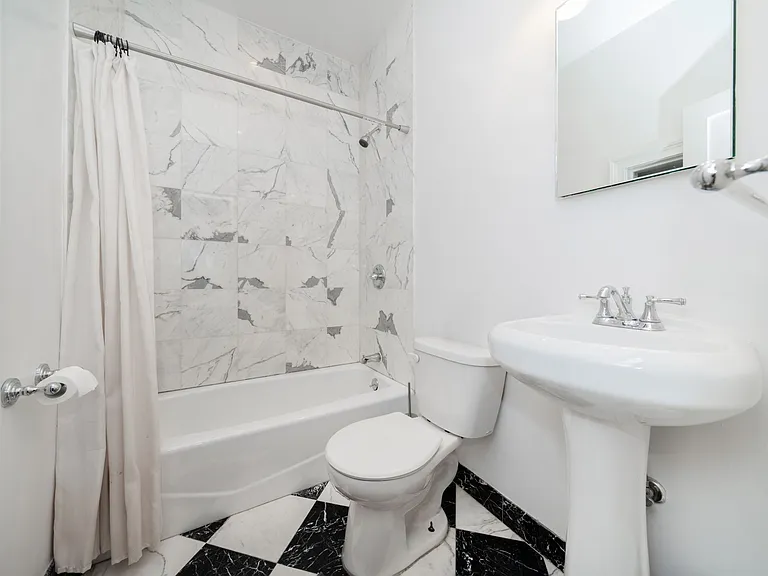 116 E 19th St #3 — Photo 9