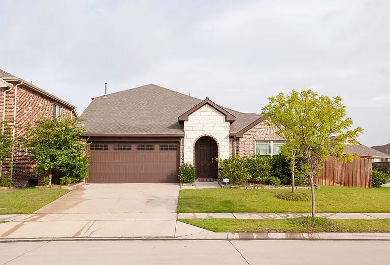 3811 Thomas Plains Dr — Photo 1