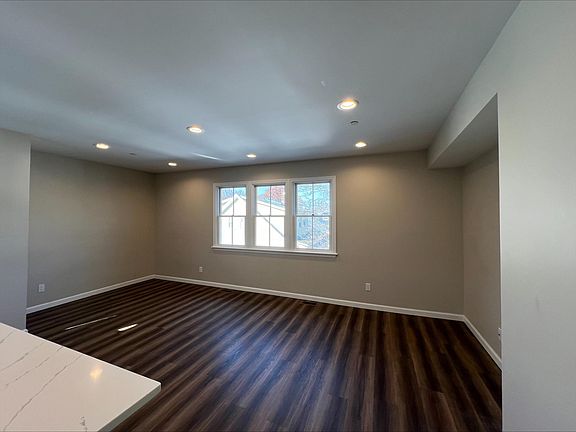 5th image of 269 Bayville Ave #1