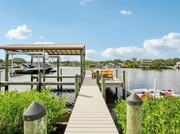 806 Blue Heron Blvd, Ruskin, FL 33570