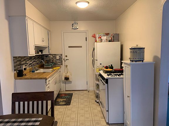 4th image of 15127 Lake Ave #202