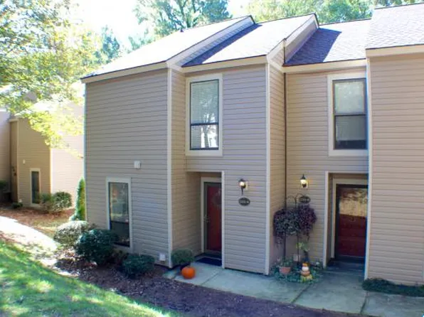 223 A Village Ln, Greensboro, NC 27409