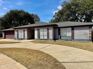 1315 Sussex Dr, Ocean Springs, MS 39564