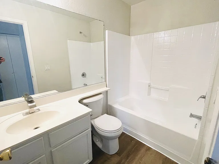 Upstairs hall bath