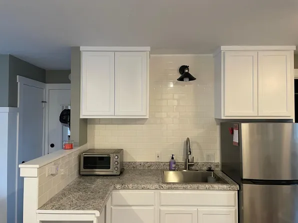 16 Clinton Ave, Grand Haven, MI 49417