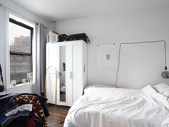2nd image of 203 17th St APT 28