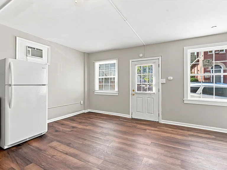 571 Olive St — Photo 13