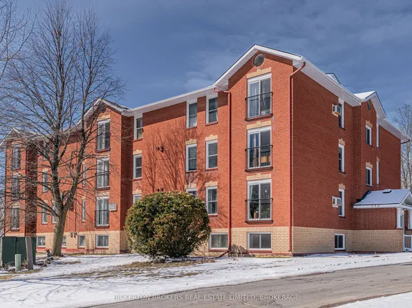 540 Talbot Pl #101, Gananoque, ON K7G 3C6