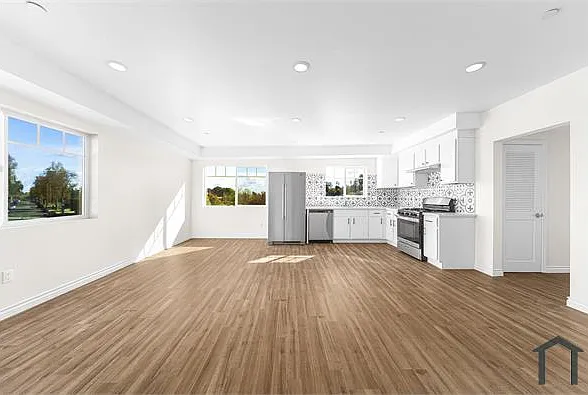 5639 Huntington Dr N #2 — Photo 6
