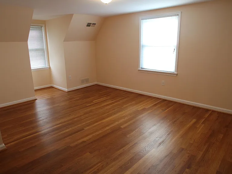 1724 Yale Pl — Photo 6