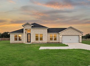 100 W MEDIUM MEADOW DR, Lytle, TX 78052