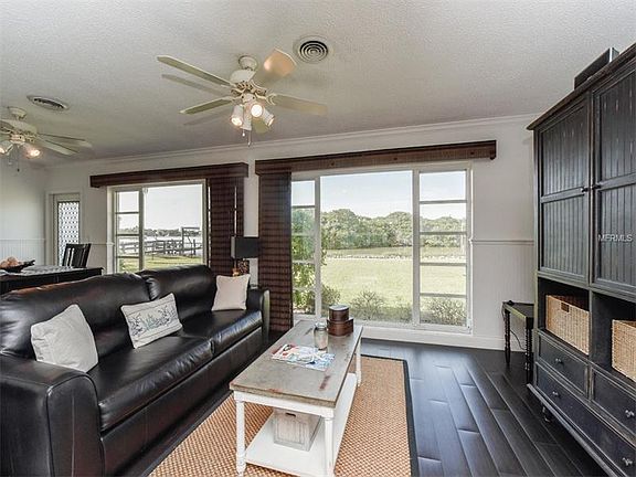 4th image of 404 Sunrise Dr