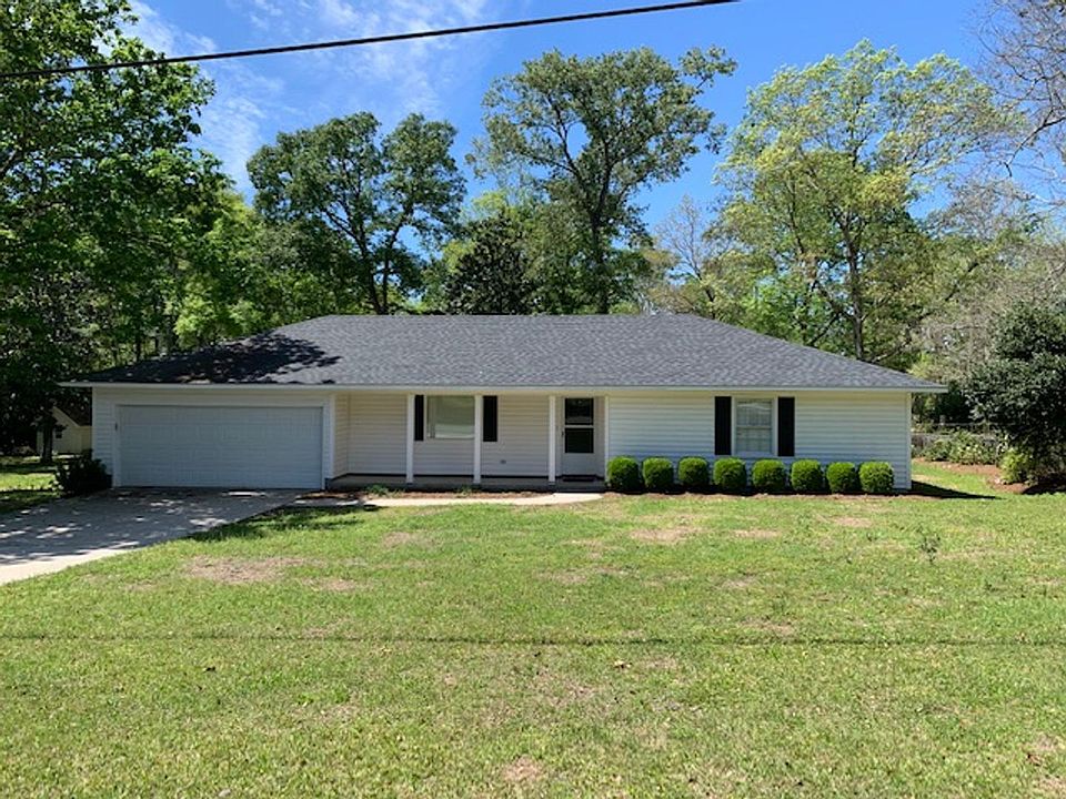 1st image of 4409 Holly Ln