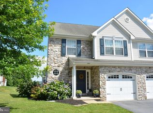 293 Sparrow Ln, Ephrata, PA 17522