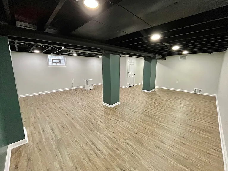 480 W 23rd Ave — Photo 22