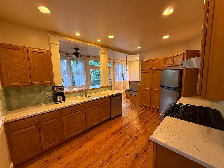 1019 Gloria Ave — Photo 6