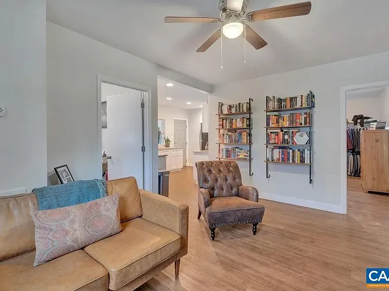 1304 Poplar St — Photo 6
