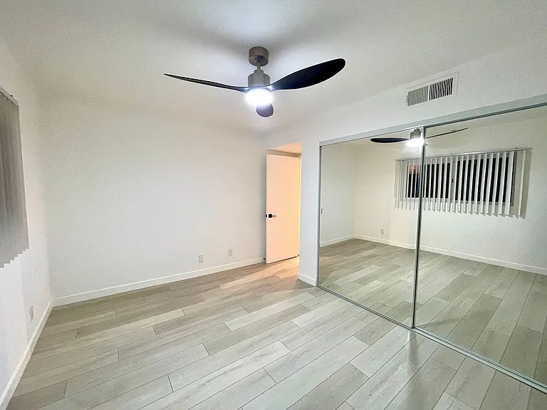 13925 Sherman Way — Photo 11