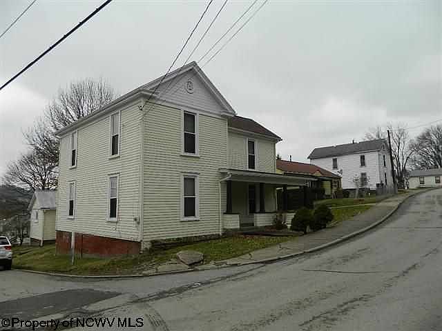 2nd image of 698 S Chestnut St