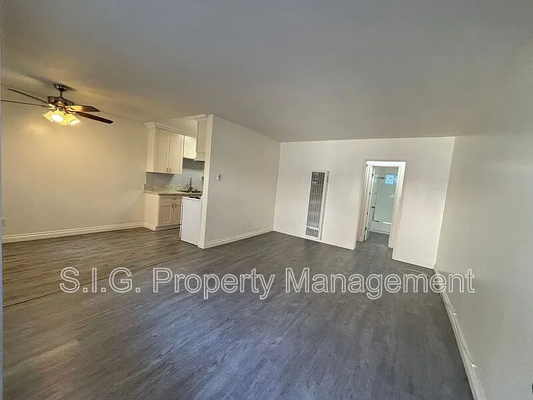 526 E Windsor Rd #3 — Photo 2