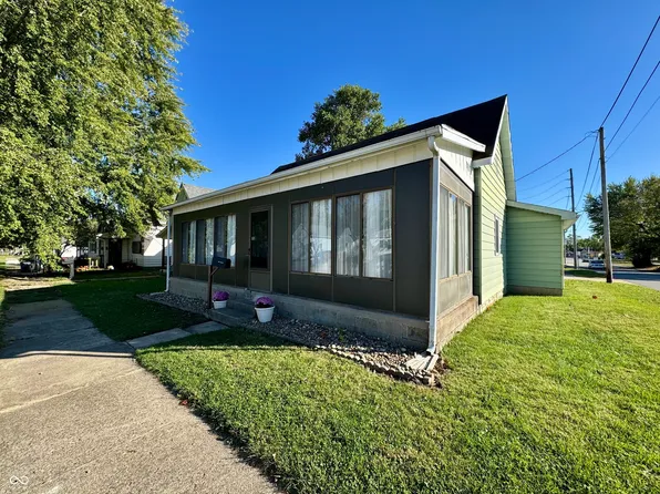 839 W 7th St, Rushville, IN 46173