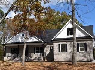 5239 Appomattox Rd, Pleasant Garden, NC 27313