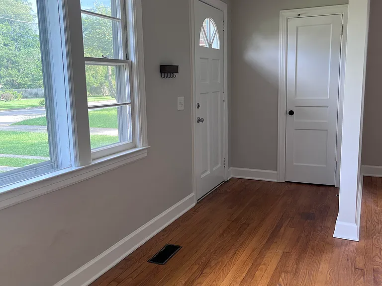 1411 Stonewall Blvd — Photo 2