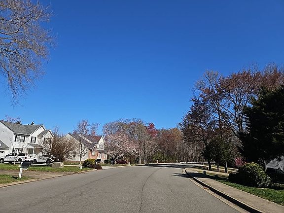 4th image of 8120 Four Mile Run Pkwy