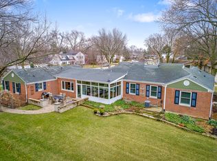 800 W Shabonee Trl, Mount Prospect, IL 60056