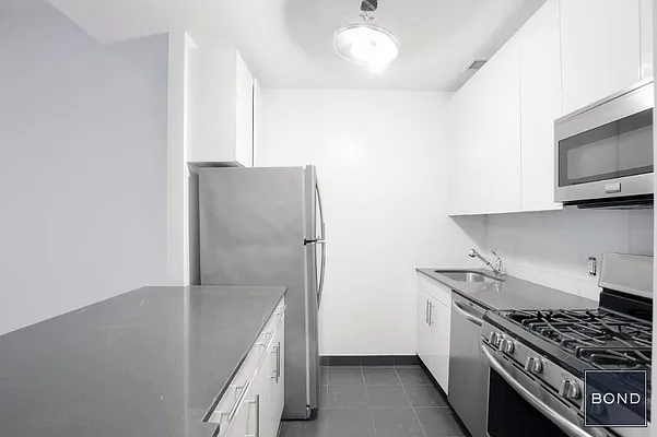 Rented by Bond New York | media 4