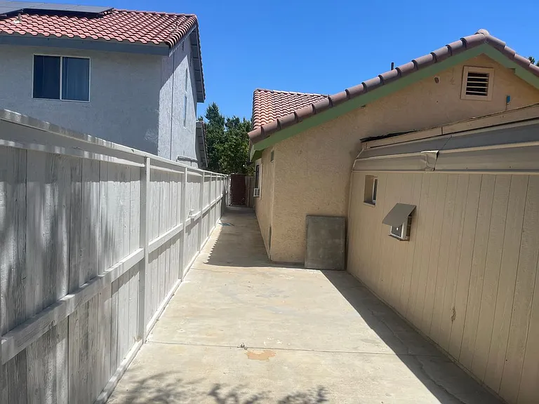 3714 Daisy St — Photo 2