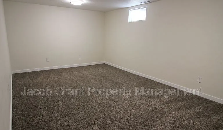 315 James Ave — Photo 11