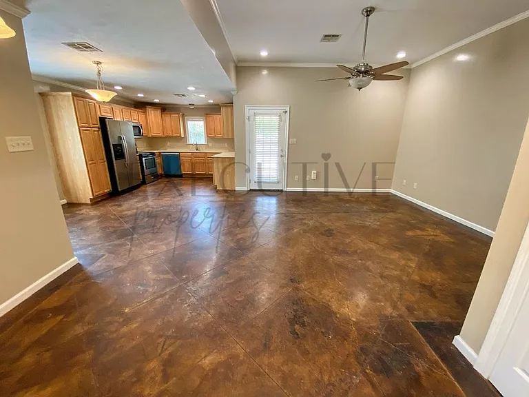 3804 Olive St — Photo 2