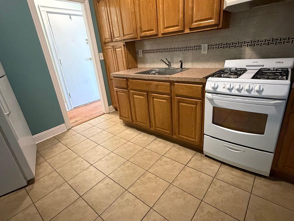 1st image of 160 Avenue C #4A